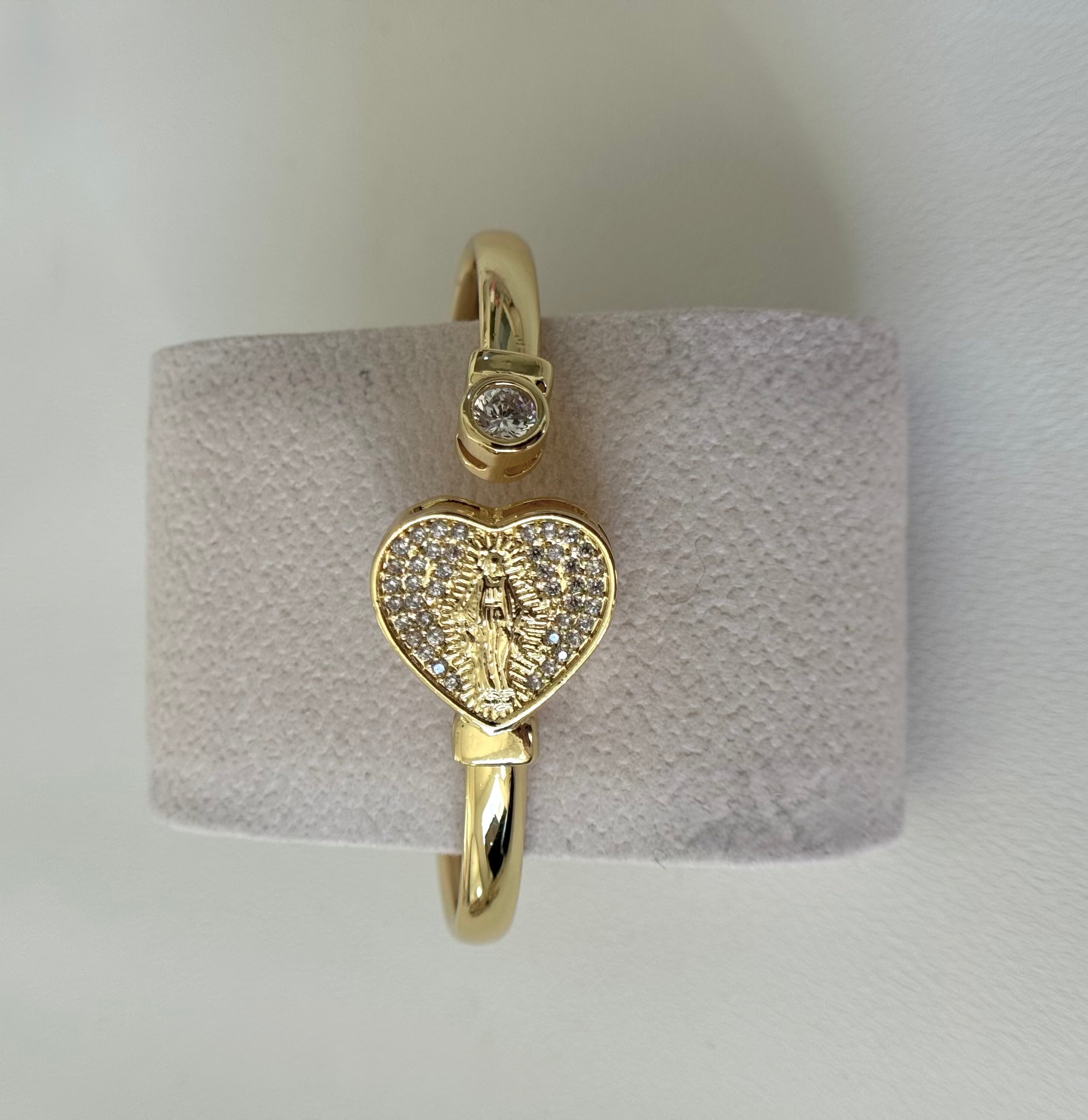 Gold Plated 14K – B007

Heart Virgin Mary Bangle