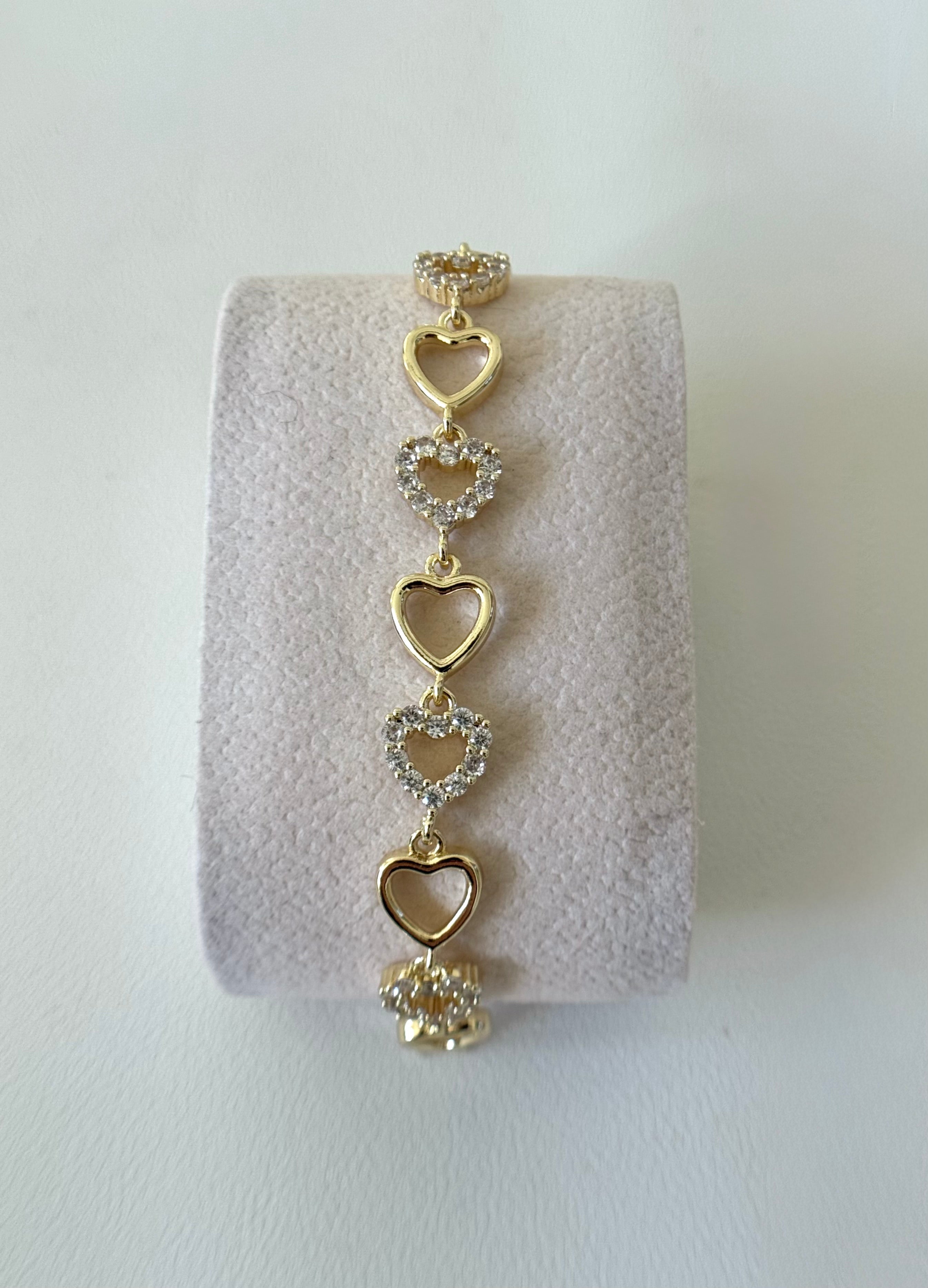 Gold Plated 14K – B009

Open Heart Crystal Bracelet