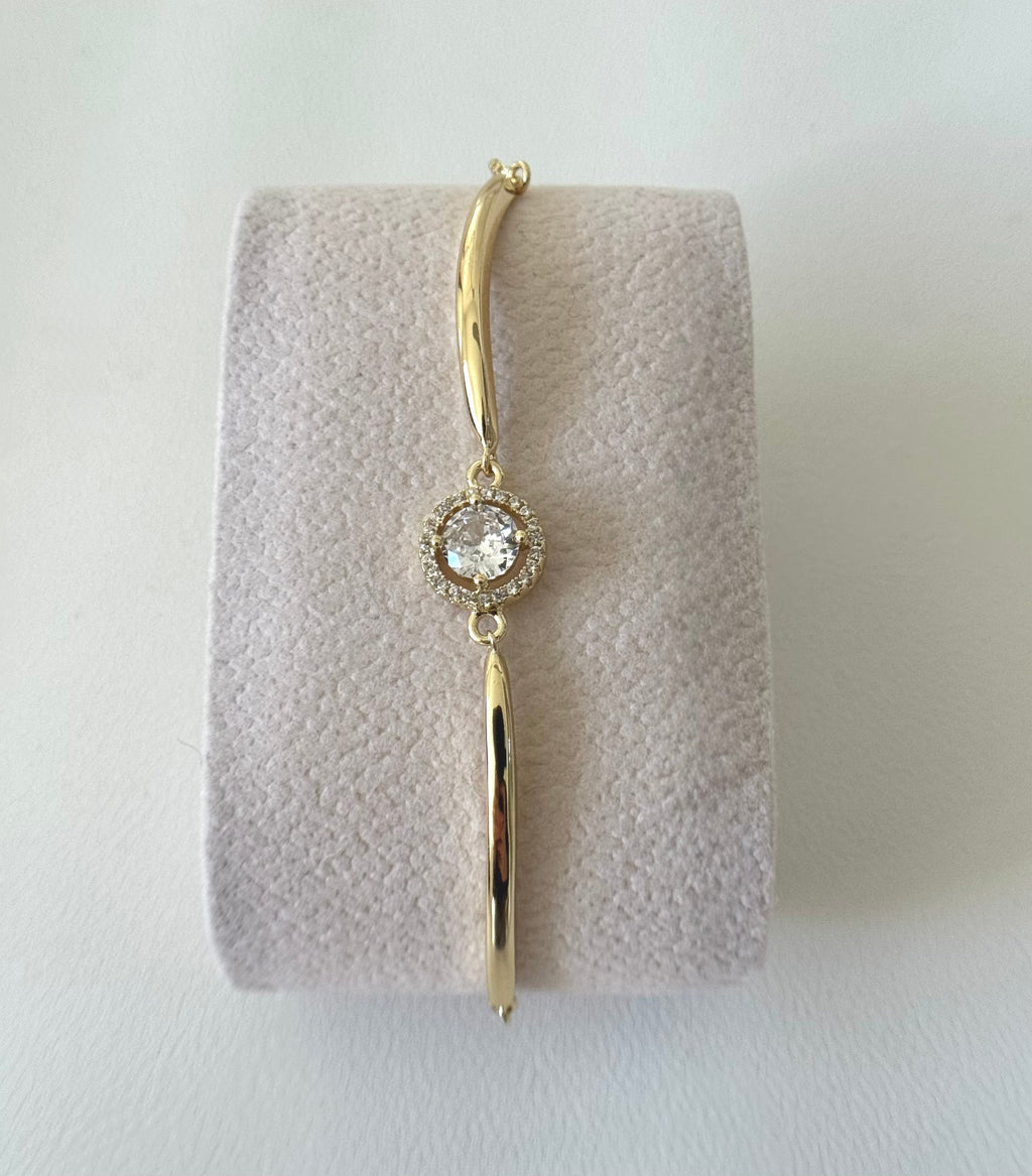 Gold Plated 14K – B006

Halo Charm Bangle