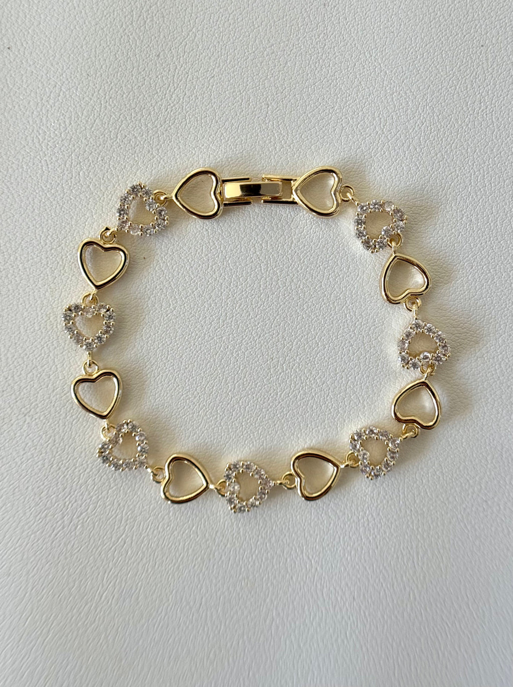 Gold Plated 14K – B009

Open Heart Crystal Bracelet