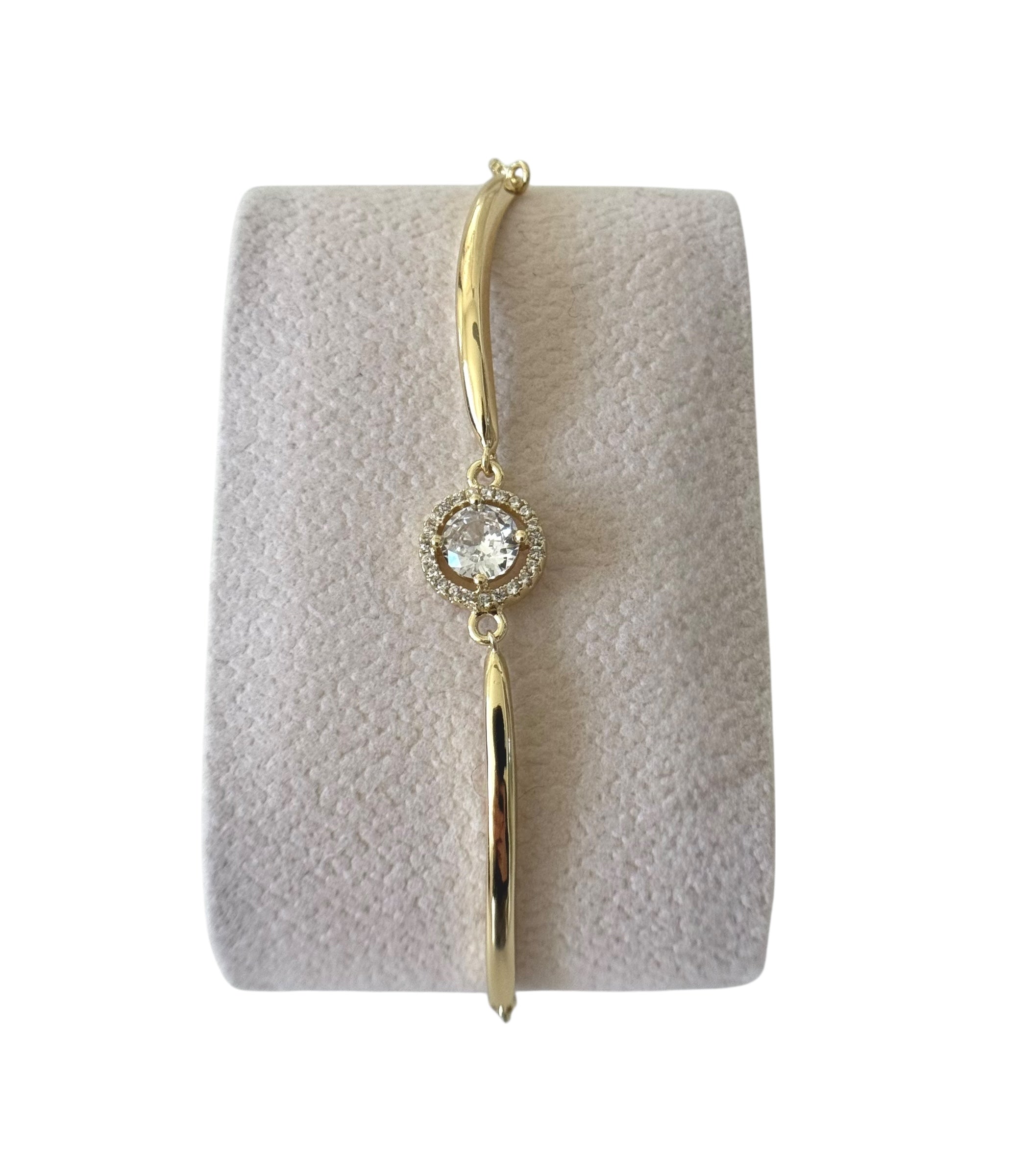 Gold Plated 14K – B006

Halo Charm Bangle