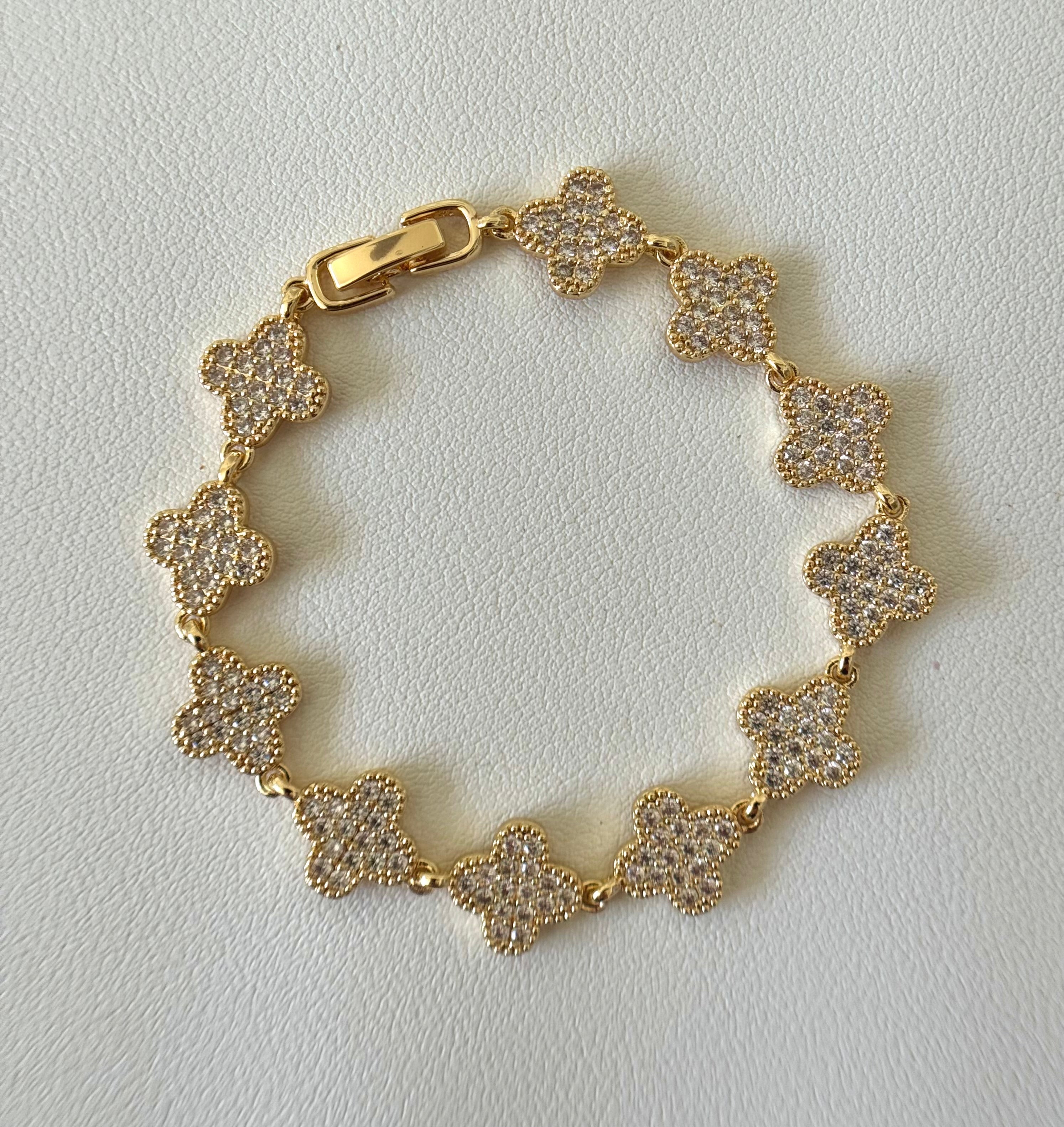 Gold Plated 14K – B001

Clover Pavé Bracelet